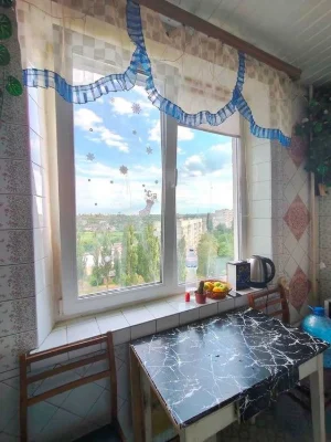 Two-bedroom apartment for sale at the price of a one-bedroom apartment in Saltovka, plus garage.