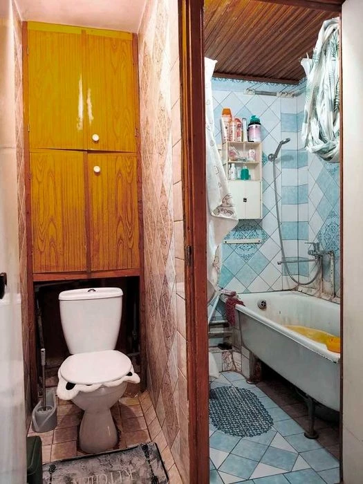 Two-bedroom apartment for sale at the price of a one-bedroom apartment in Saltovka, plus garage.