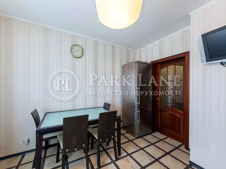 Apartment. Kyiv, Feodosiyskyi Avenue.