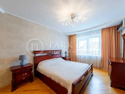 Apartment. Kyiv, Feodosiyskyi Avenue.