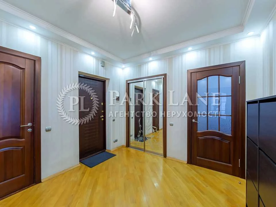 Apartment. Kyiv, Feodosiyskyi Avenue.