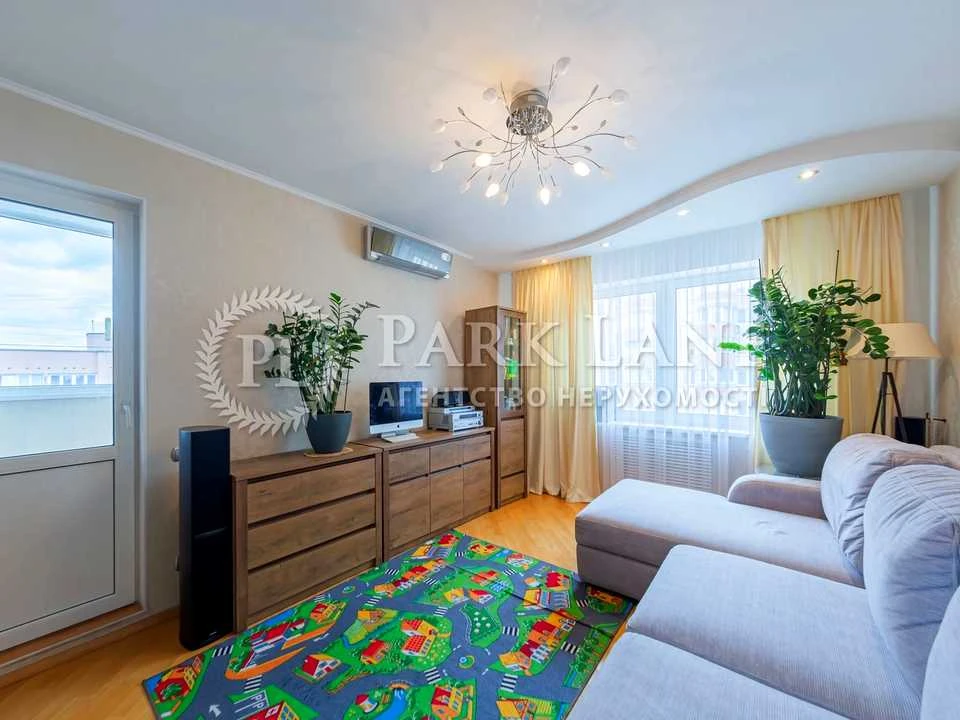 Apartment. Kyiv, Feodosiyskyi Avenue.