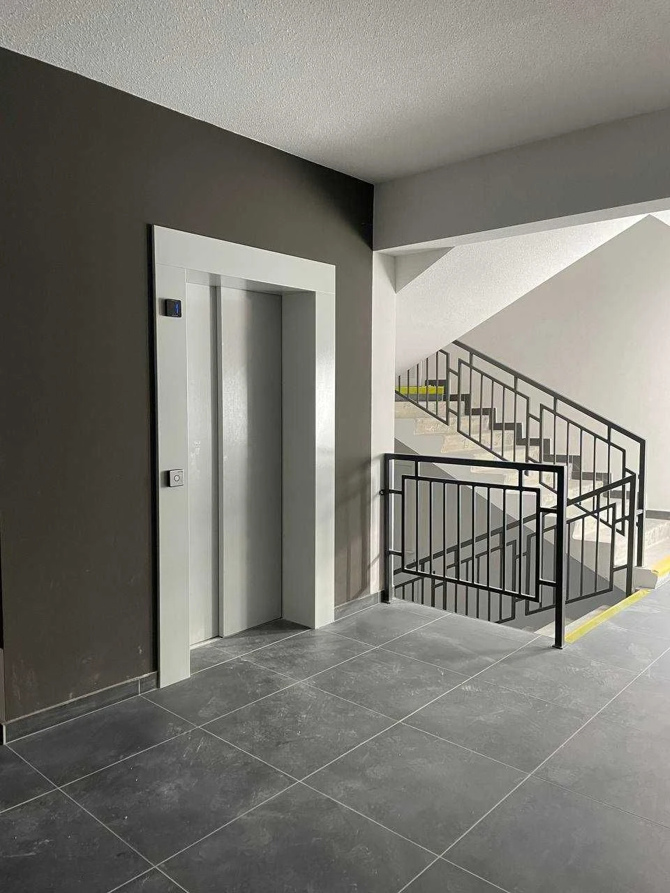 Finished house, documents in hand, lowest price in the complex