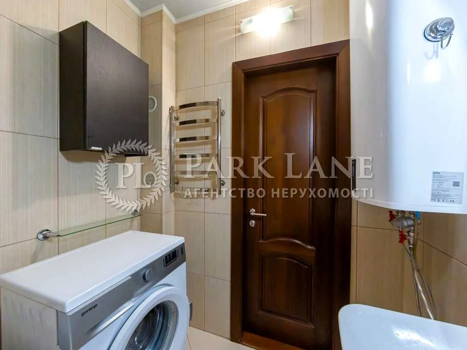 Apartment. Kyiv, Feodosiyskyi Avenue.