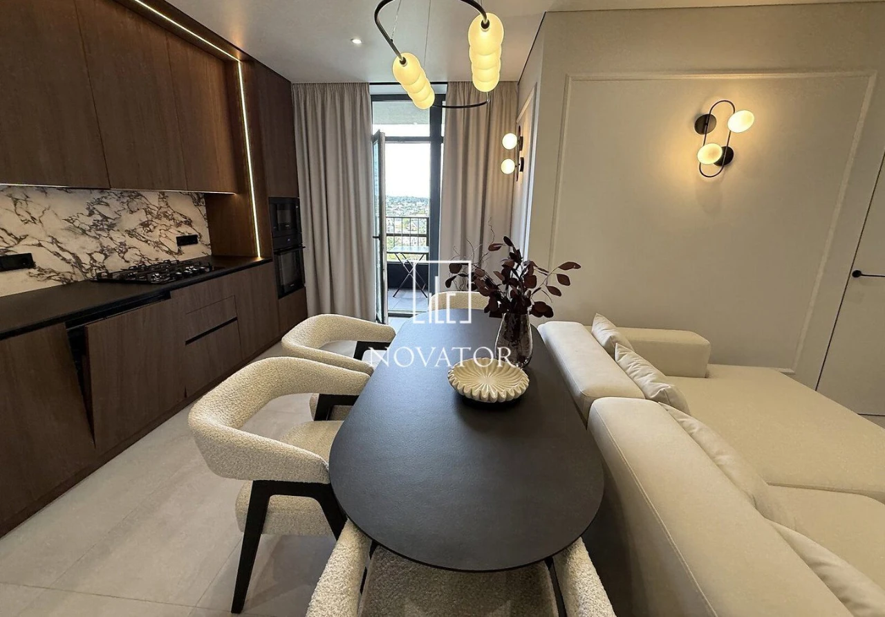 Терміново продам! Квартира, 3-кімн., 92 м², з ремонтом мебля