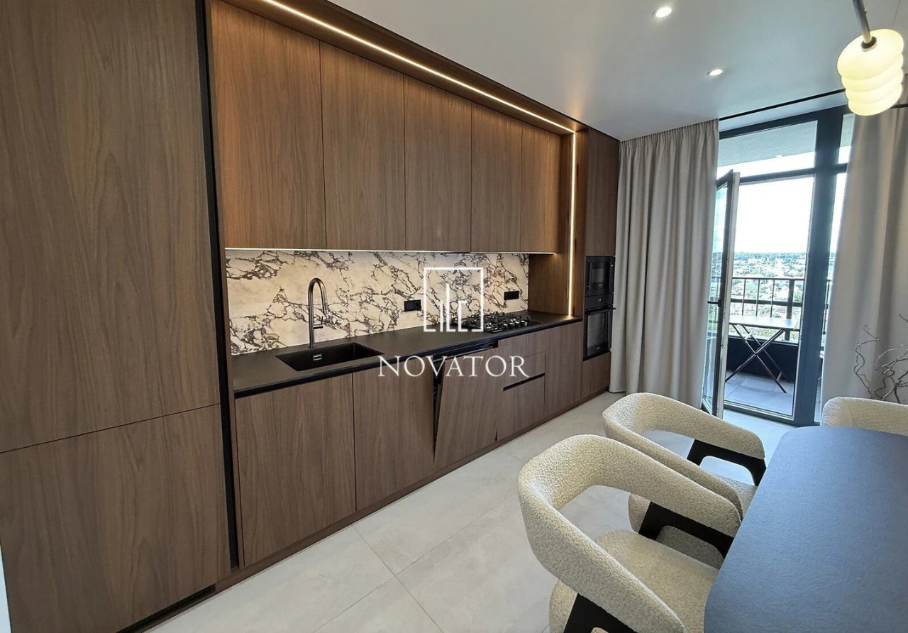 Терміново продам! Квартира, 3-кімн., 92 м², з ремонтом мебля