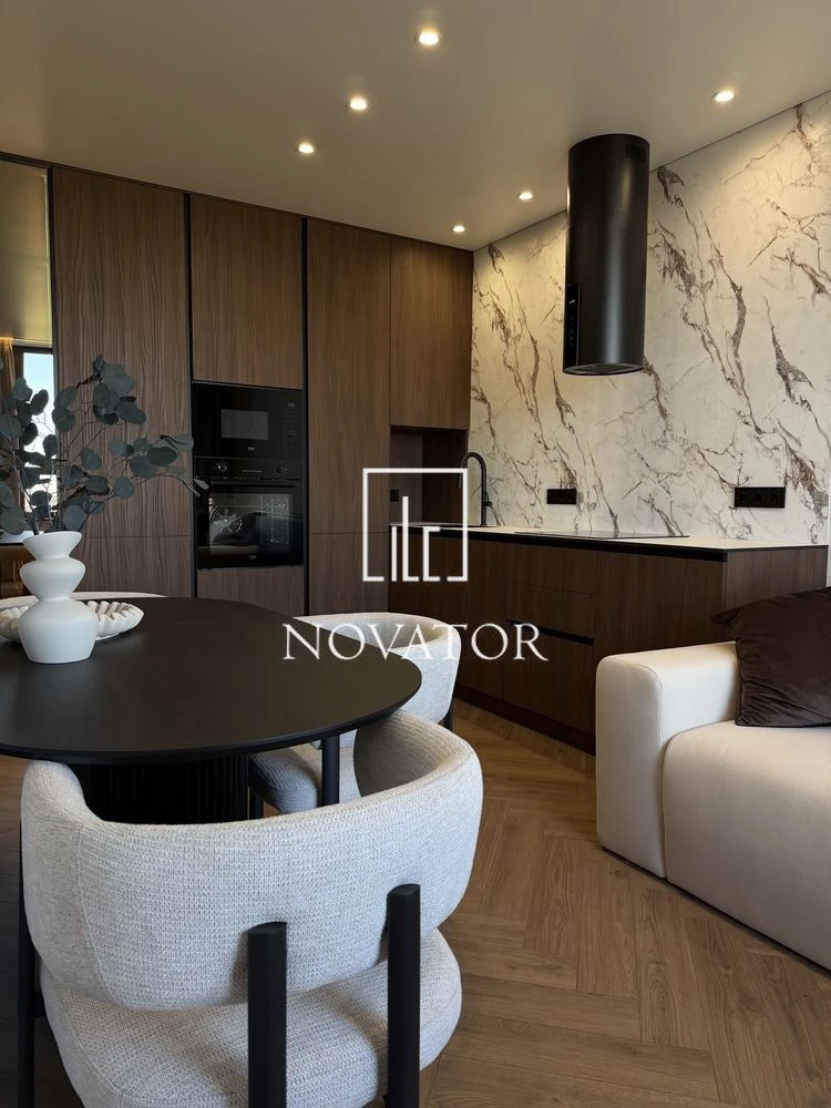 Срочно! Трехкомнатная; Центральный 2; 80 м²