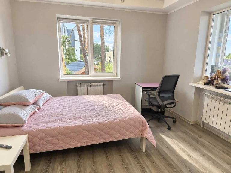 Lovely 1-bedroom apartment. Owner. No commission. Low floor.