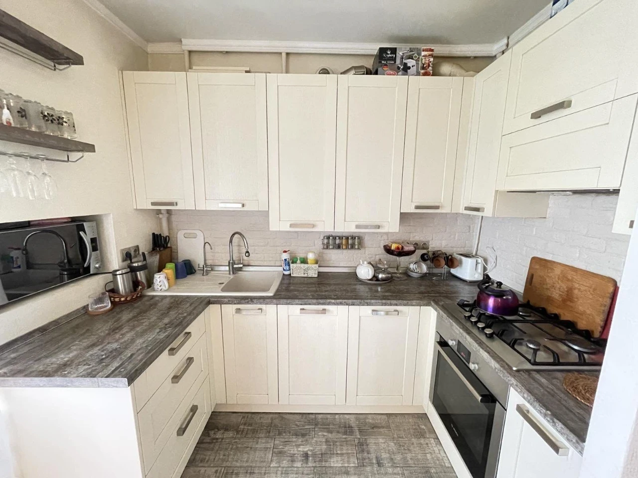 Просторa євро-3к квартира 60 м² з ремонтом та меблями в ЖК Я