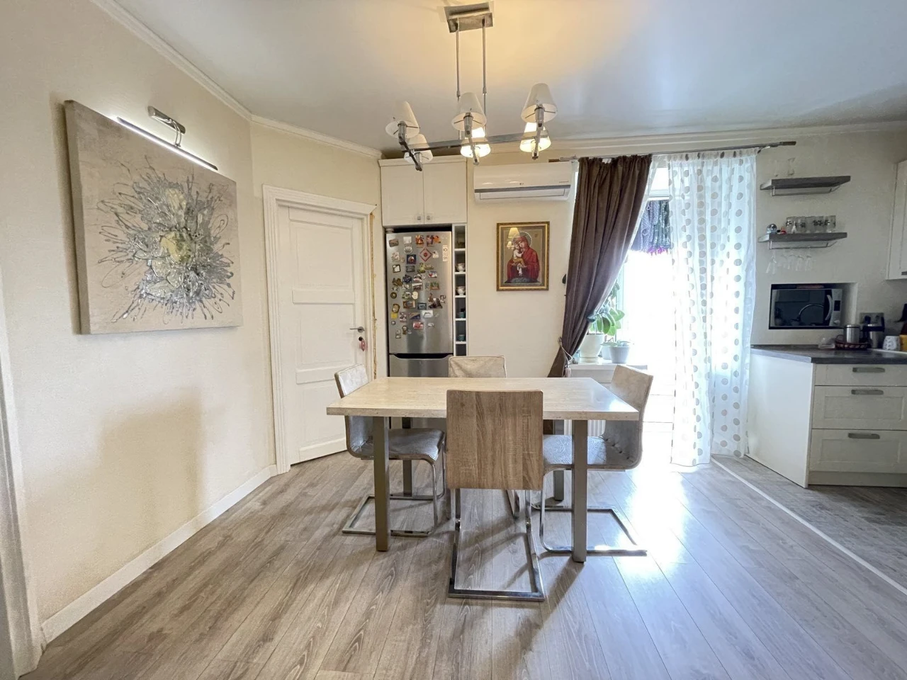 Просторa євро-3к квартира 60 м² з ремонтом та меблями в ЖК Я