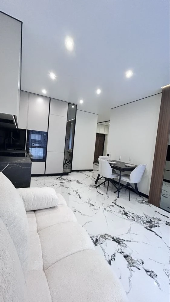 Apartment on University Street