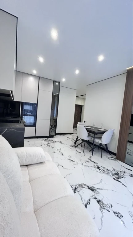 Apartment on University Street