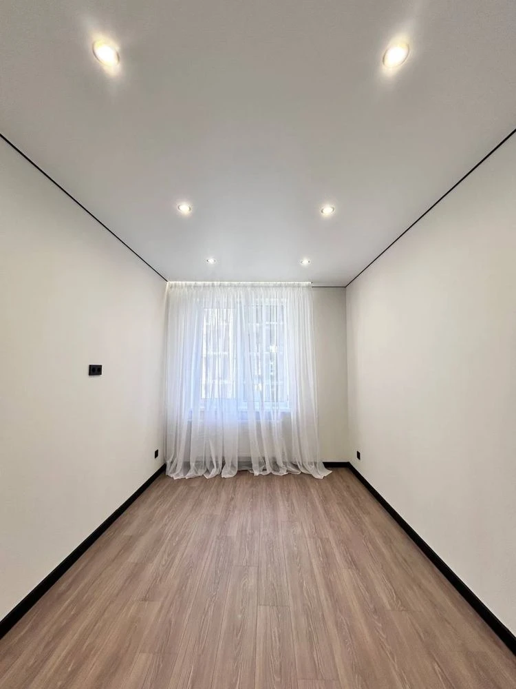 Apartment on University Street