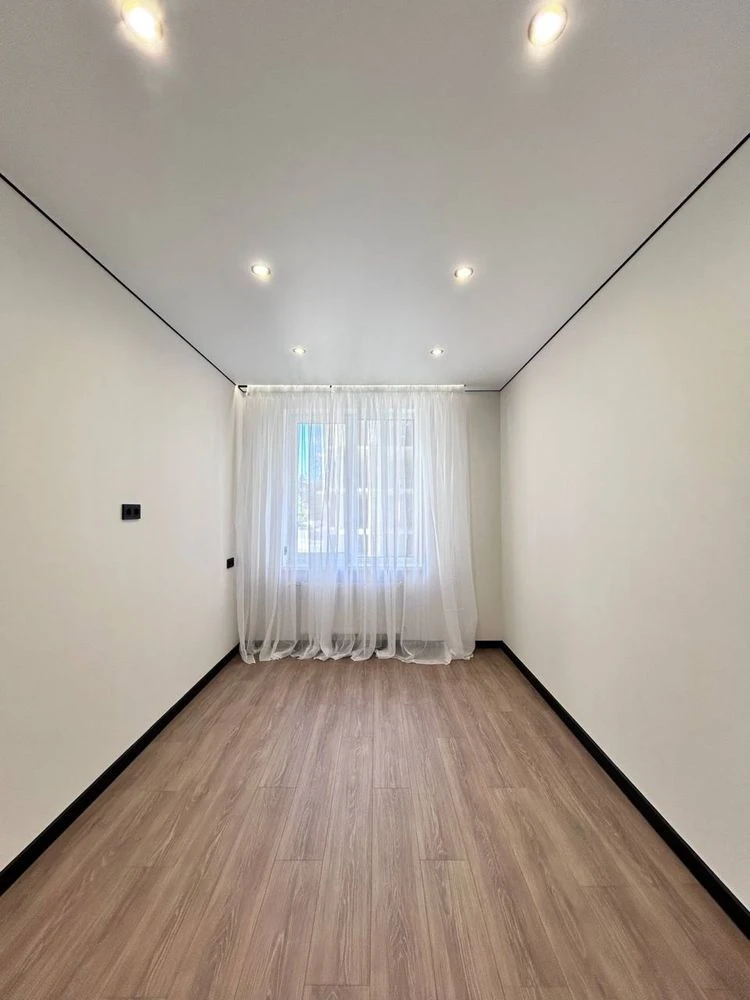 Apartment on University Street