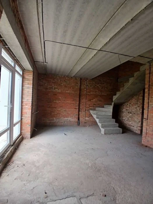 For sale is a townhouse with central communications.
