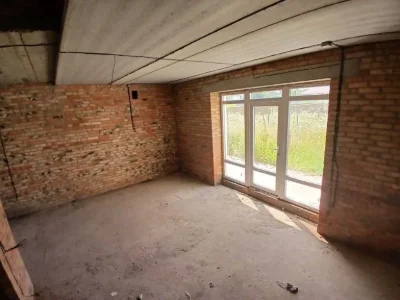 For sale is a townhouse with central communications.