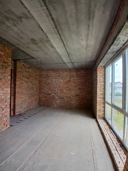 For sale is a townhouse with central communications.