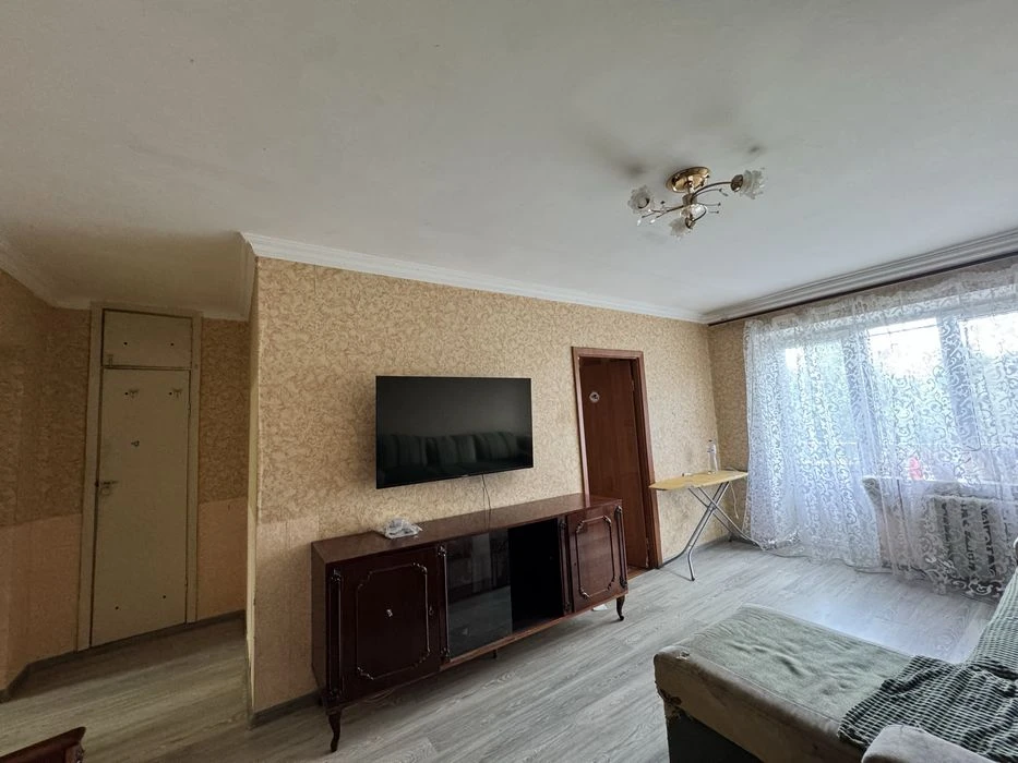 Продам 3-х кімнатну квартиру на Степана Бандери