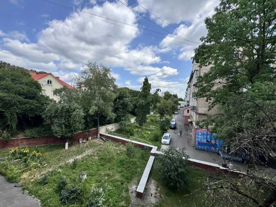 Продам 3-х кімнатну квартиру на Степана Бандери