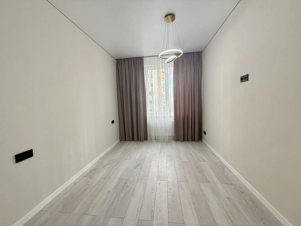 Apartment in a complex with its own generator! 2-bedroom, renovated, 58 sq m. Minimum percentage of ownership.