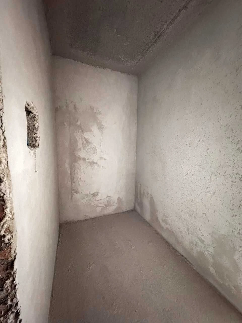 Apartment for Sale at a Great Price, Minimal Taxes!