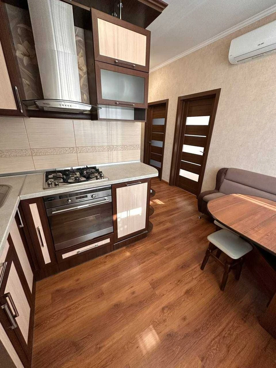 For Sale 2-bedroom apartment in Irpin. Classic colors.