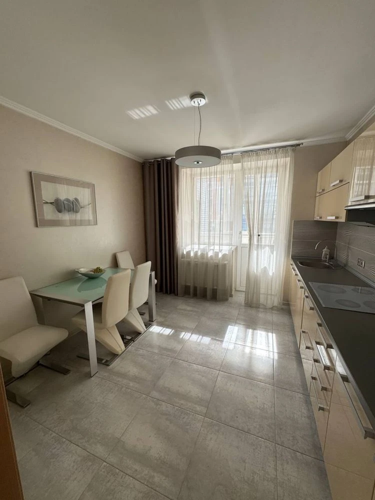 2-room apartment with renovation and furniture in the center of Irpin, 67 m²