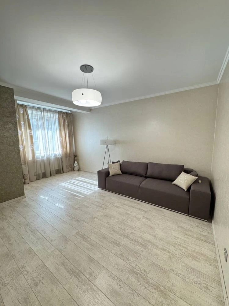 2-room apartment with renovation and furniture in the center of Irpin, 67 m²