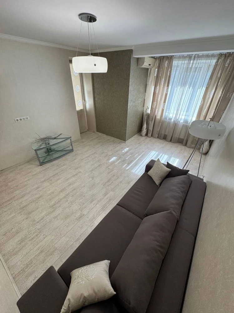 2-room apartment with renovation and furniture in the center of Irpin, 67 m²