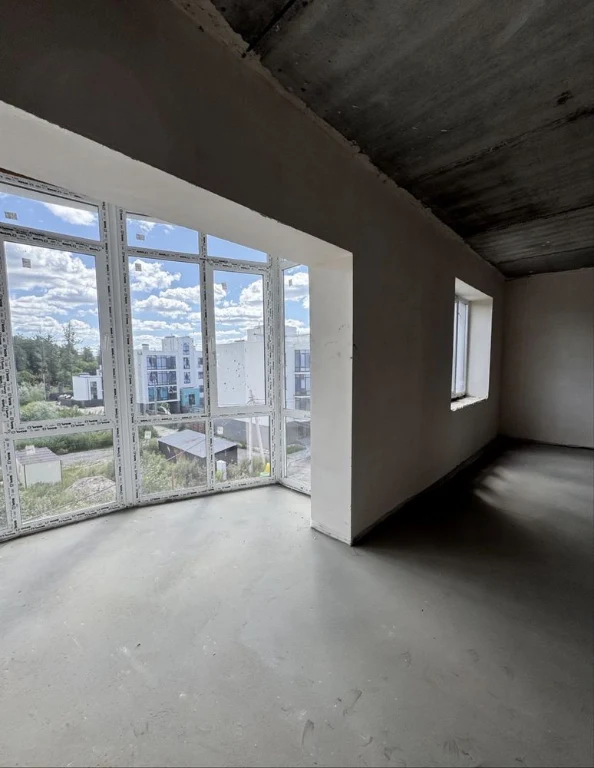 Sale of a full 3-bedroom apartment in a new residential complex in the city