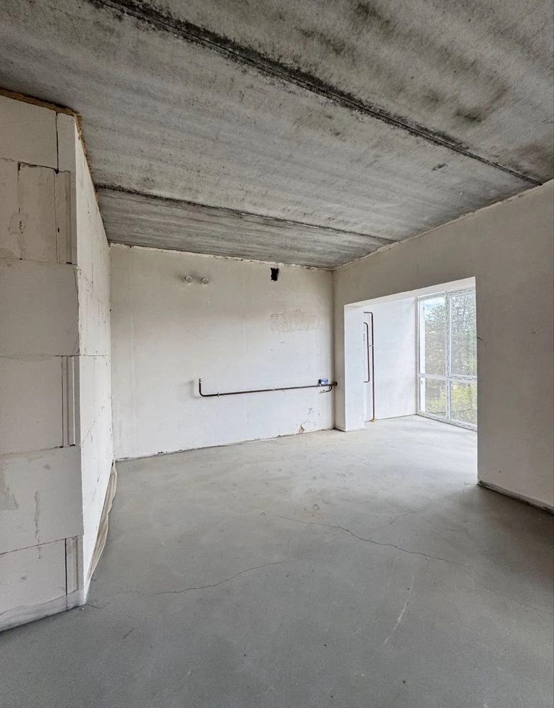 Sale of a full 3-bedroom apartment in a new residential complex in the city