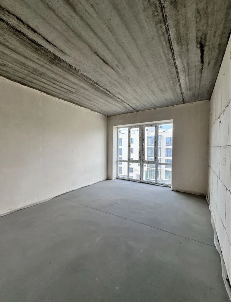Sale of a full 3-bedroom apartment in a new residential complex in the city