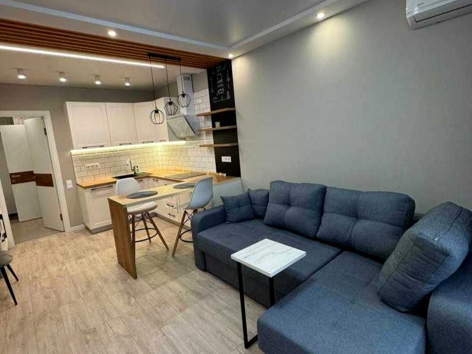 Apartment. Kharkiv, Gvardeytsiv-Shyronintsiv St., (Building 8)