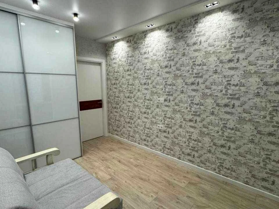 Apartment. Kharkiv, Gvardeytsiv-Shyronintsiv St., (Building 8)