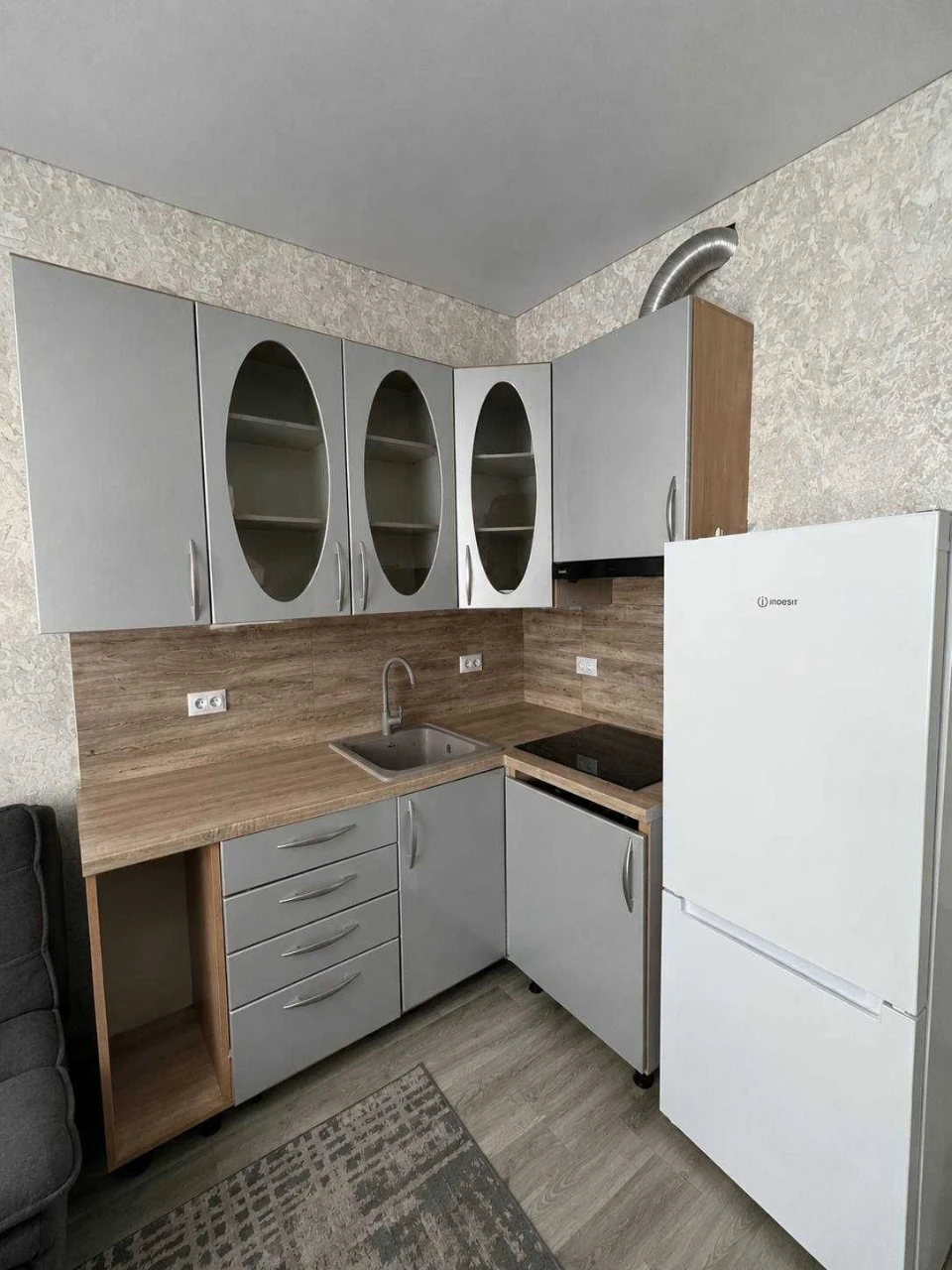 For Sale: 1-bedroom apartment with renovation, furniture and appliances. NO COMMISSION.