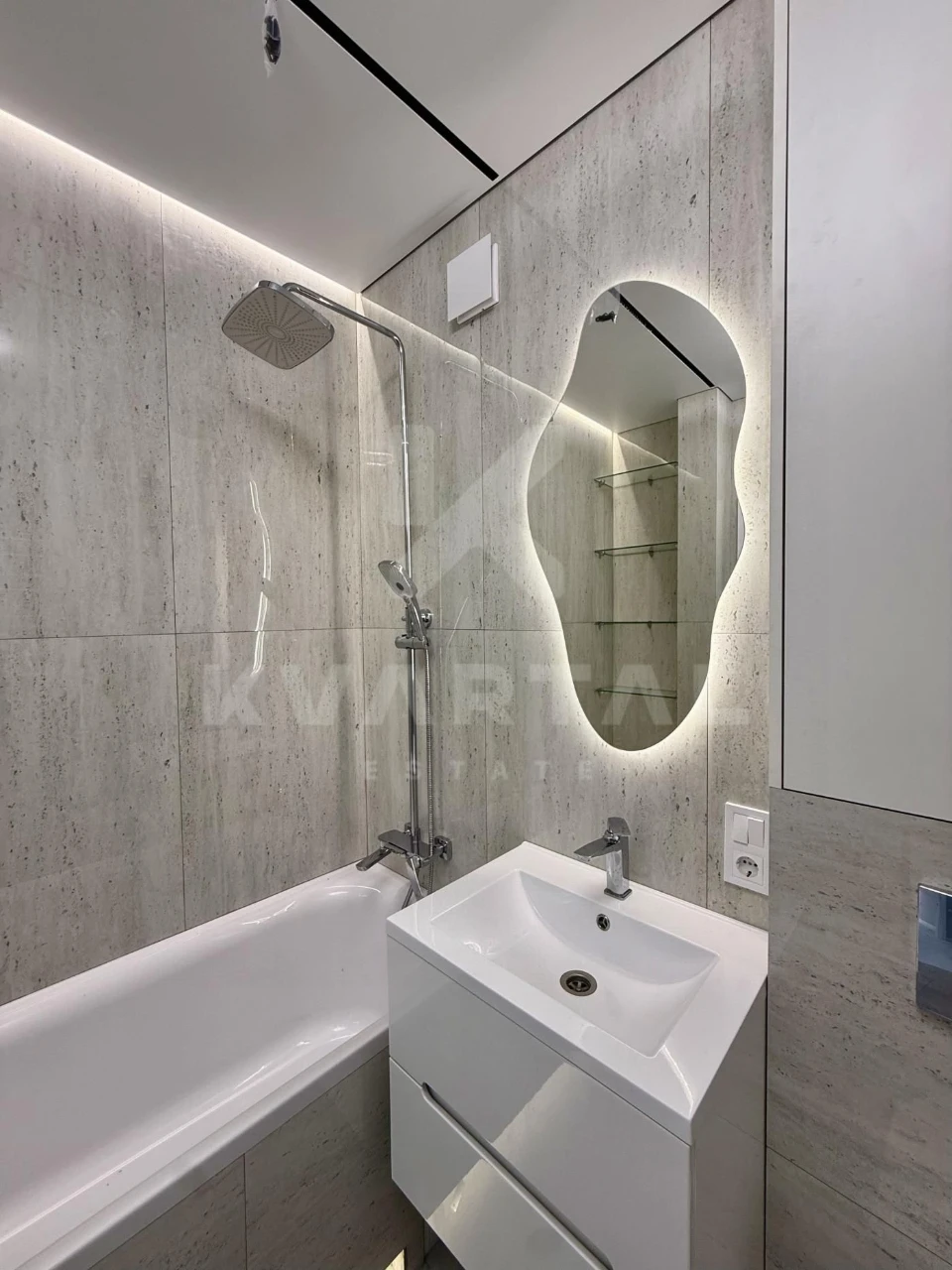 For Sale: 1-bedroom apartment with renovation in Synergy City Residence