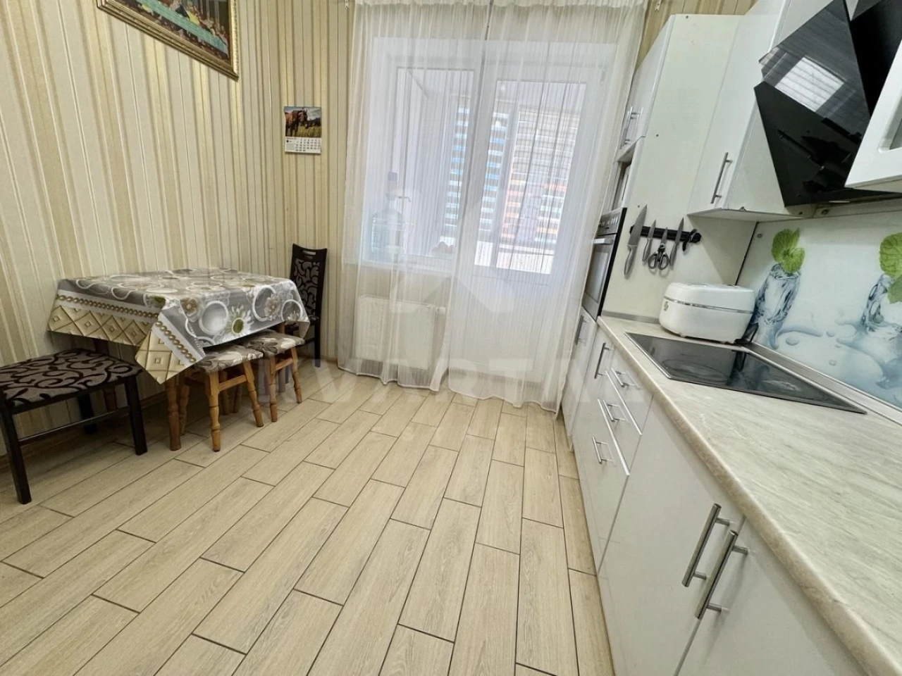 Two-bedroom apartment with balcony. Central Park