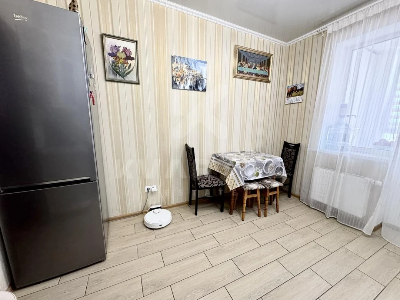 Two-bedroom apartment with balcony. Central Park