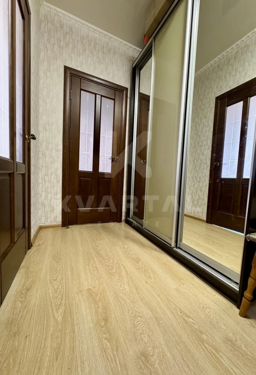 Two-bedroom apartment with balcony. Central Park