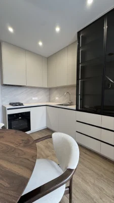 Sale of a full 2-bedroom apartment with designer renovation