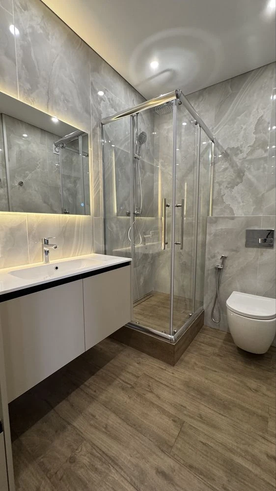 Sale of a full 2-bedroom apartment with designer renovation