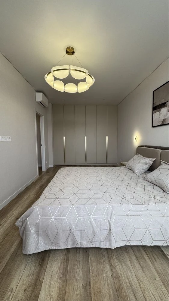 Sale of a full 2-bedroom apartment with designer renovation