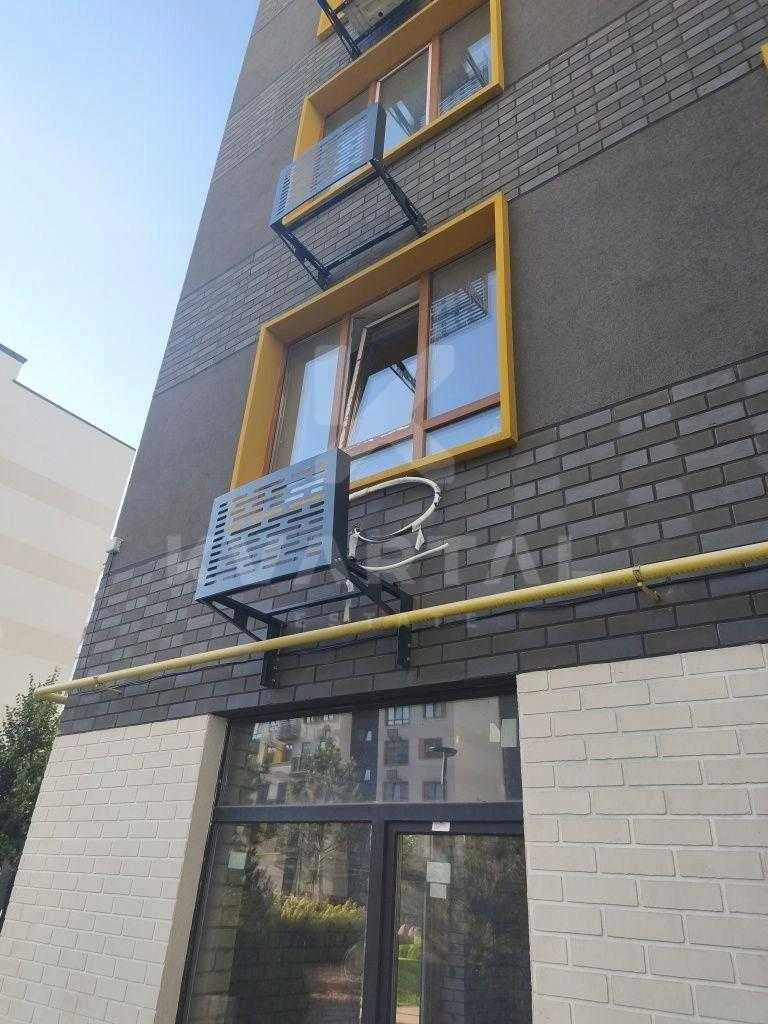 For Sale: 1-Room Apartment with Initial Renovation in ЖК Молоді