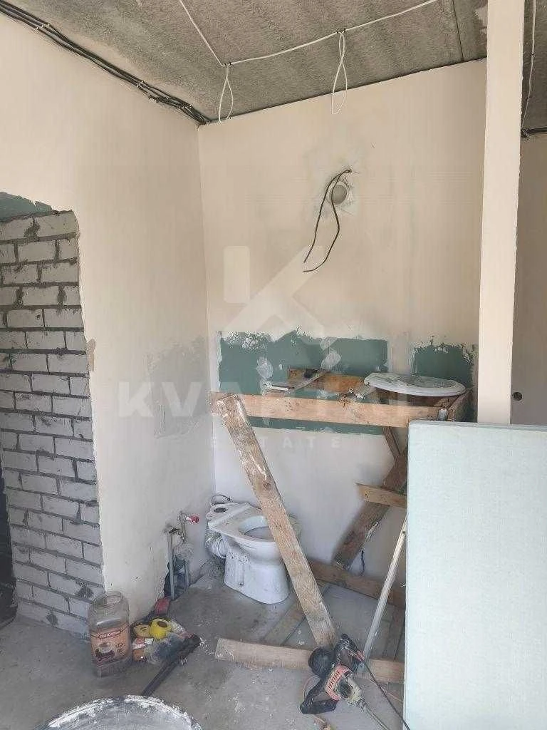 For Sale: 1-Room Apartment with Initial Renovation in ЖК Молоді
