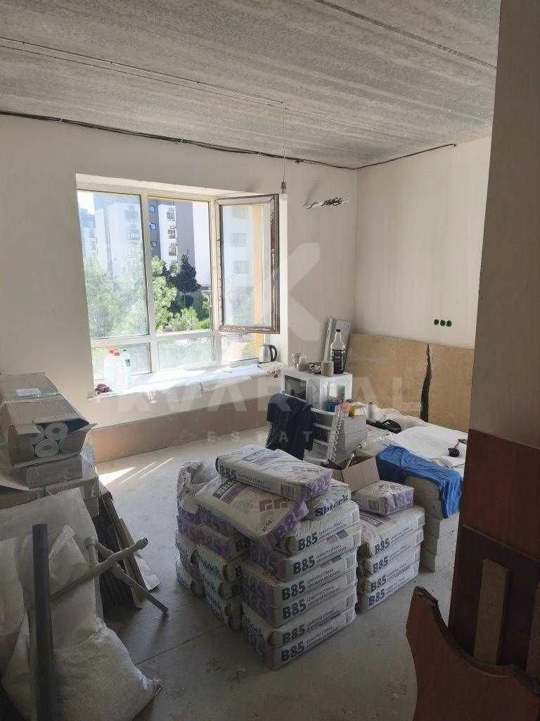 For Sale: 1-Room Apartment with Initial Renovation in ЖК Молоді
