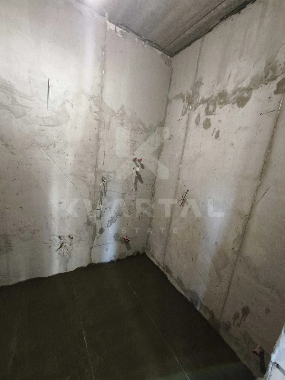 For Sale: 1-Room Apartment with Initial Renovation in ЖК Молоді