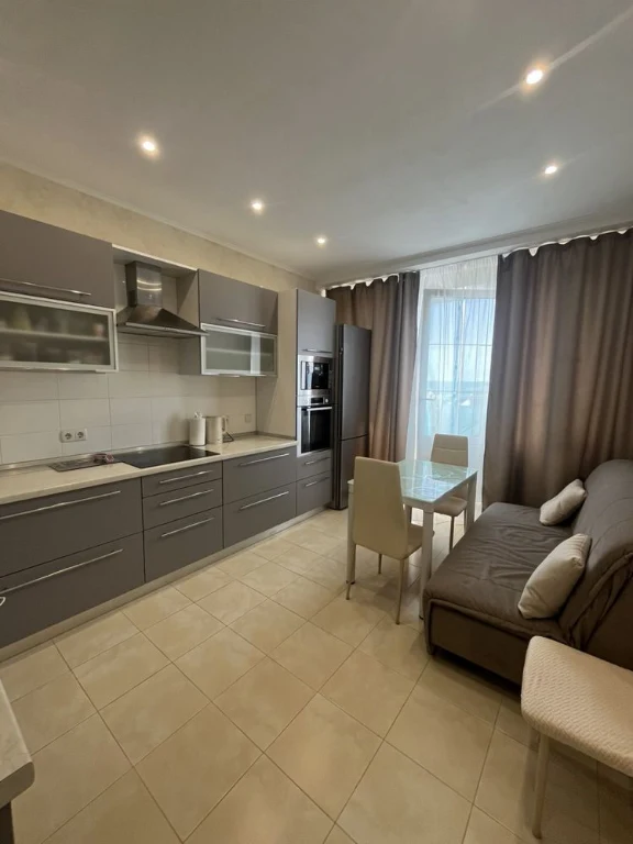No commission. Selling 1-room apartment with renovation 47 sq m