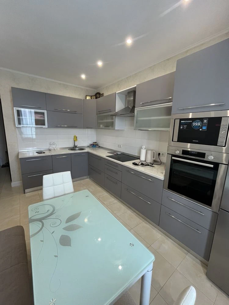 No commission. Selling 1-room apartment with renovation 47 sq m