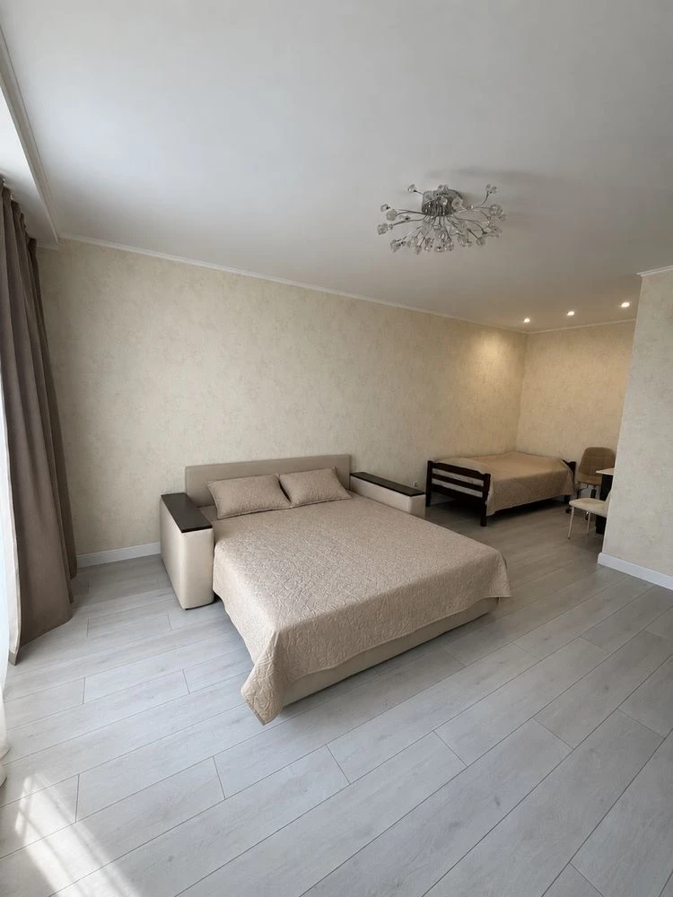 No commission. Selling 1-room apartment with renovation 47 sq m