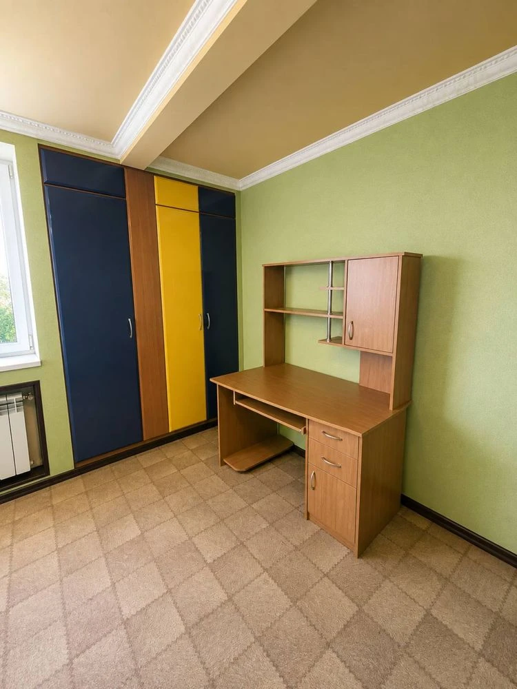 For sale a two-level 3-room apartment with gas heating.